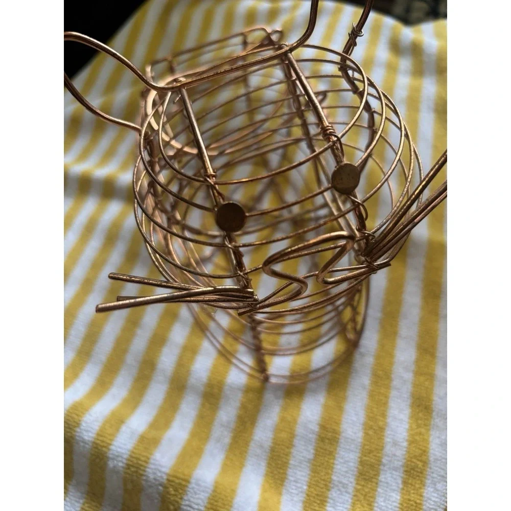 Egg Basket Cat Shaped‎ Copper colored Wire Holds 8-10 Eggs. Country Cottage Farm